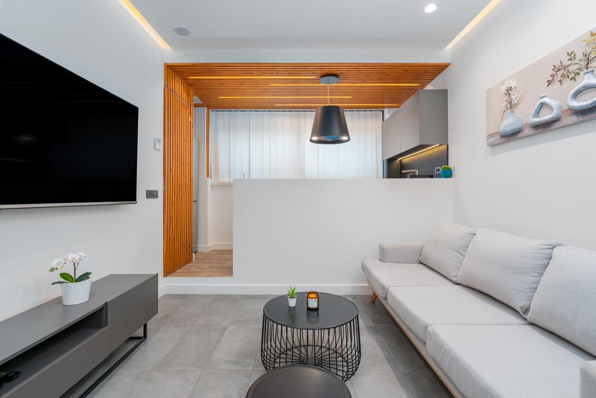 Apartment Modern Urban Oasis With Jacuzzi