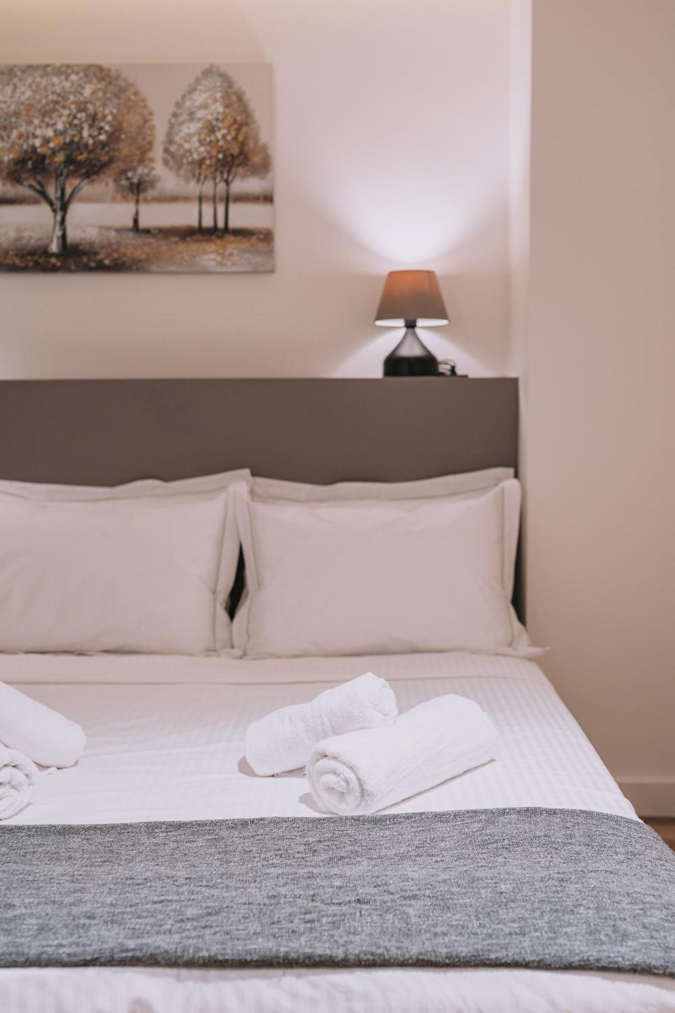 Modern Urban Oasis With Jacuzzi * Piraeus