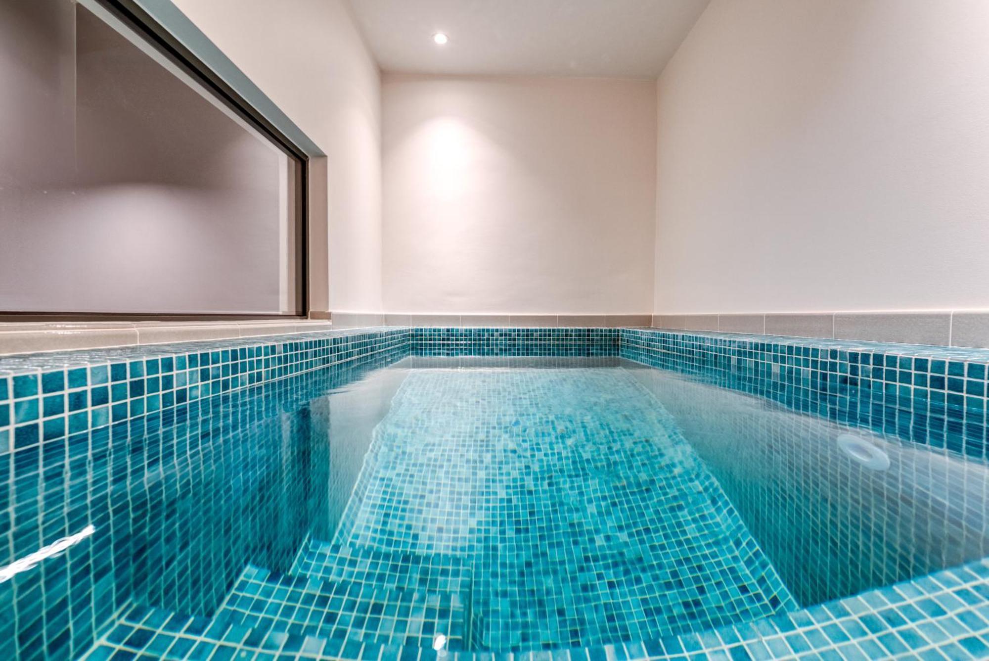 Modern Urban Oasis With Jacuzzi 公寓 *