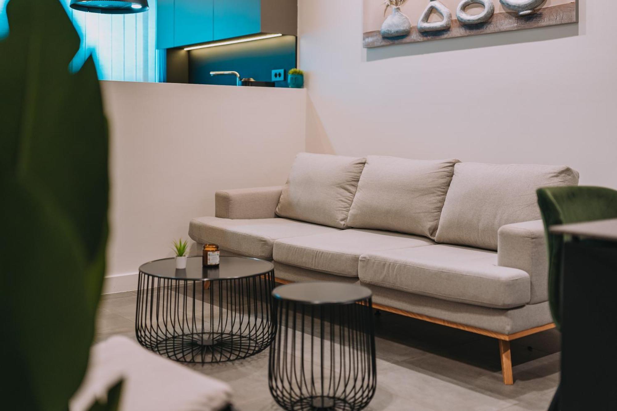 Modern Urban Oasis With Jacuzzi * Piraeus